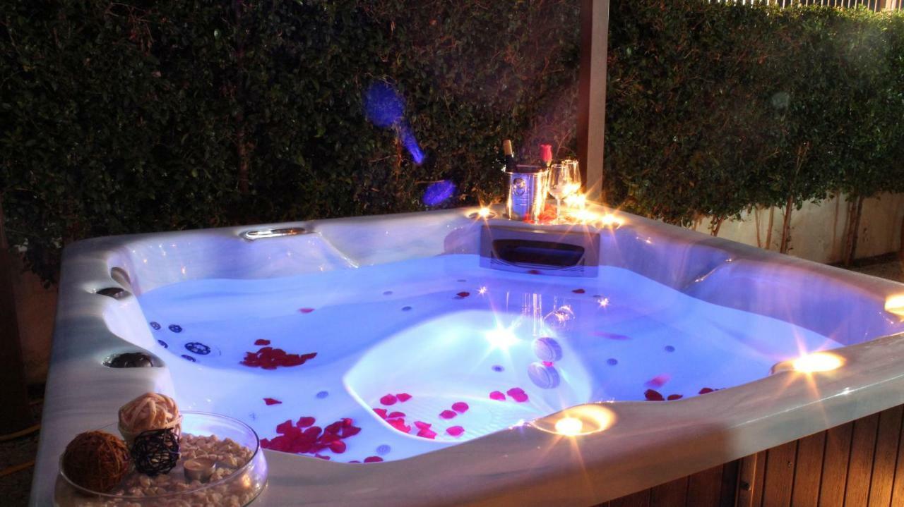 One-Bedroom Apartment Spa Bath